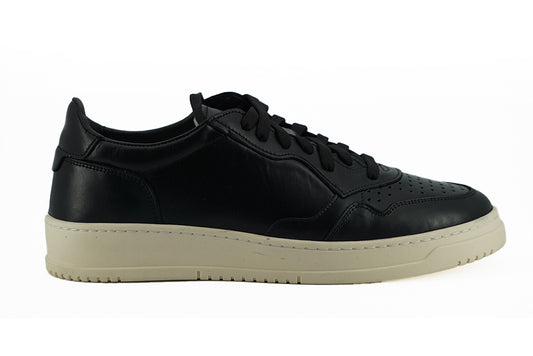 Elegant Black Leather Sneakers - Unisex Style