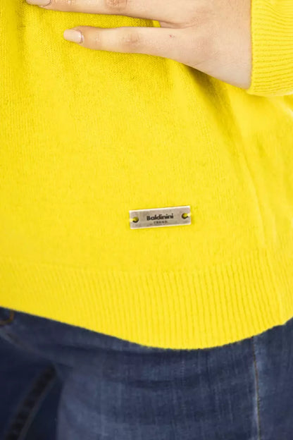Chic Wool-Cashmere Crewneck Sweater in Yellow