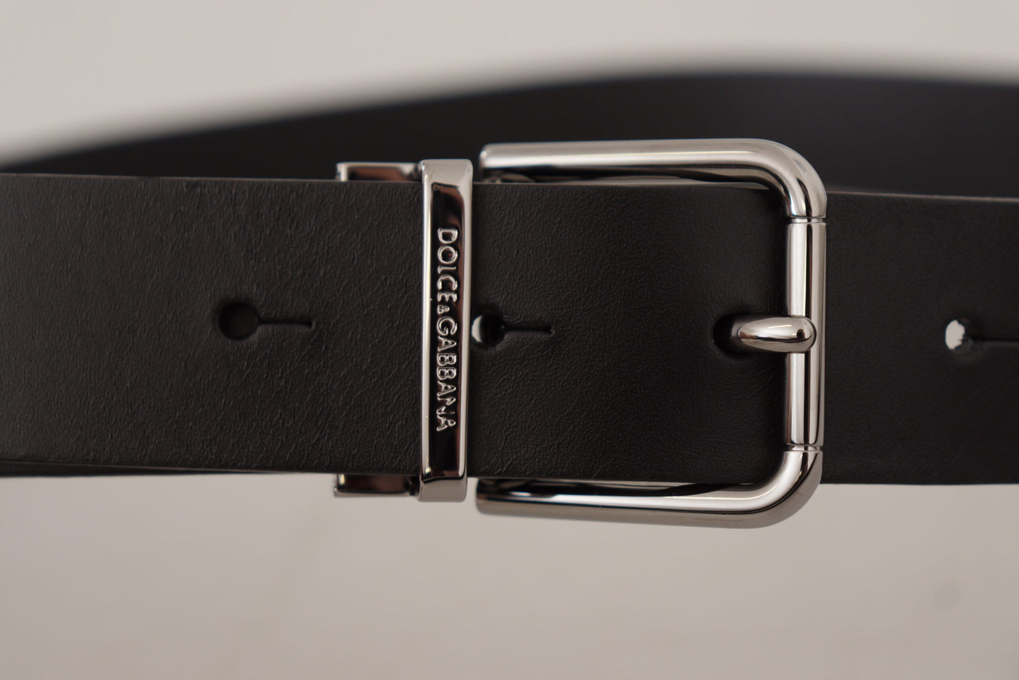 Elegant Black Leather Belt with Metal Buckle