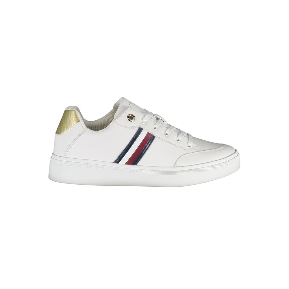 Sleek White Sneakers with Iconic Contrast Details